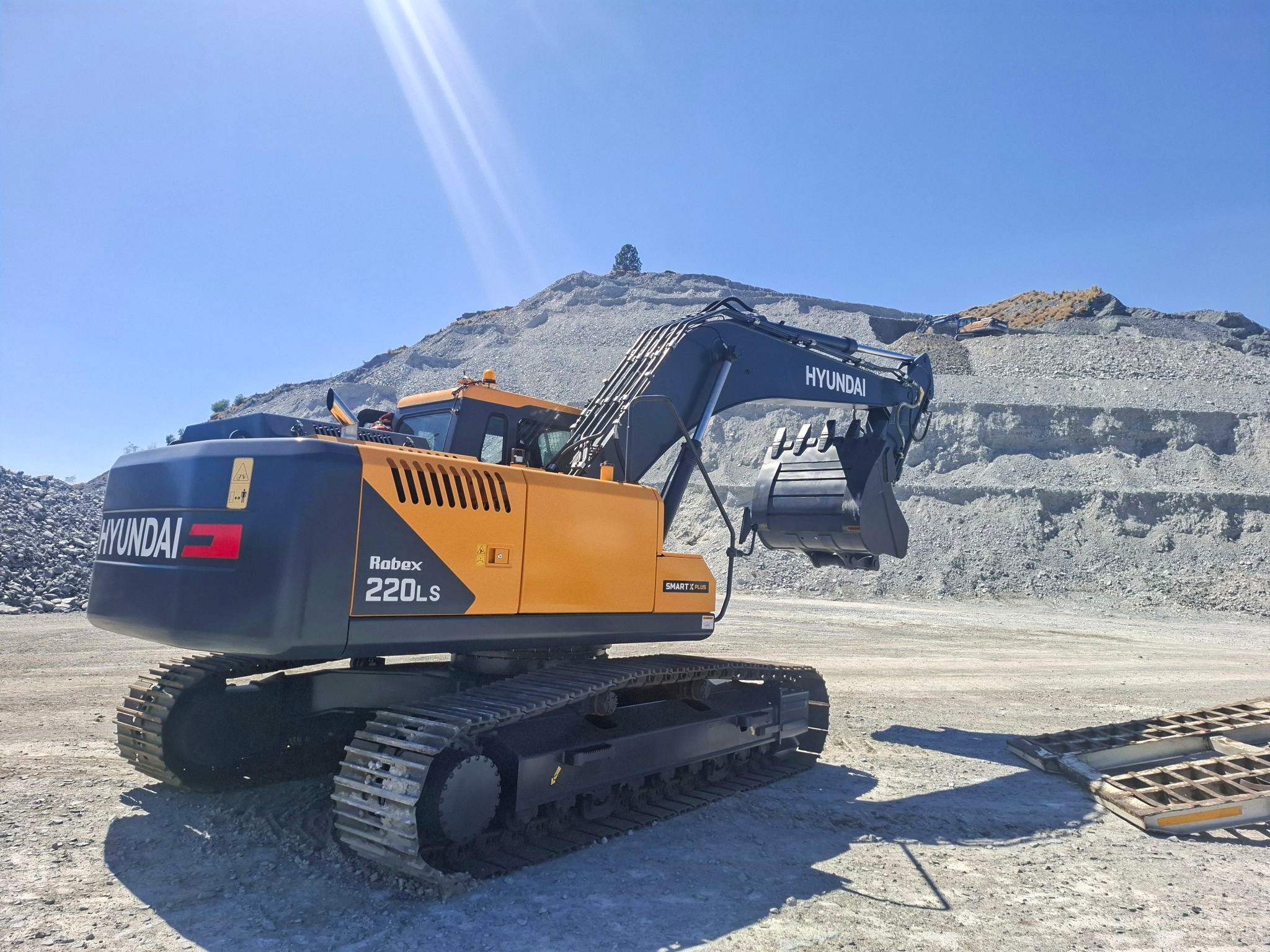 HPE Africa’s Hyundai R220LS Excavators